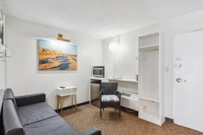 Cape Suites Room 7 - Free Parking! Hotel Room